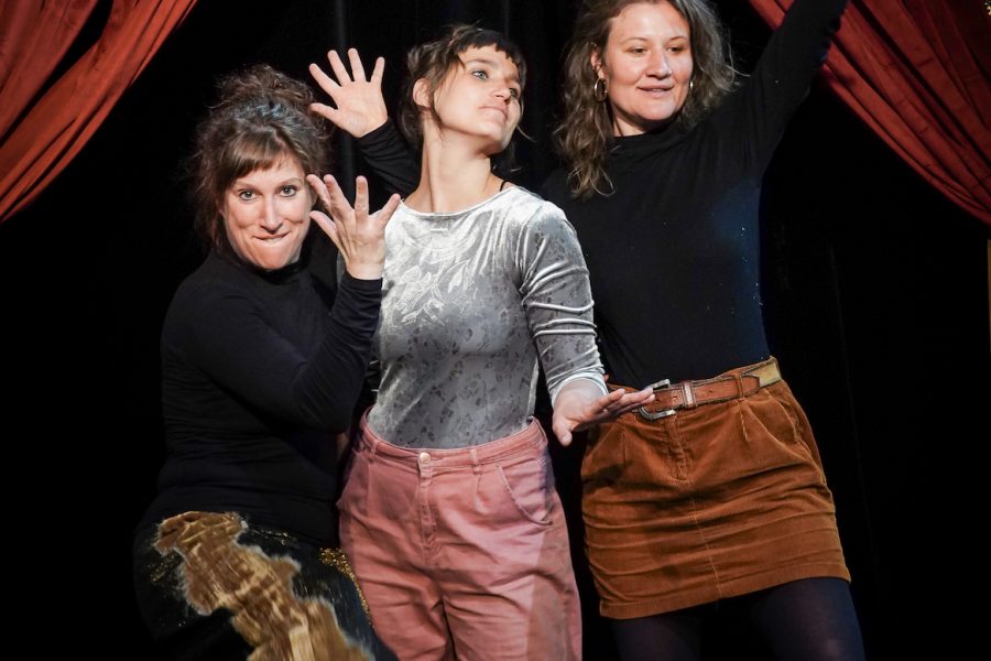 Kindertheater. WIE KATER ZORBAS DER KLEINEN MÖWE DAS FLIEGEN BEIBRACHTE. Spiel & Musik Isabelle Guidi & Gwendolin Stisser. Regie und Lichttechnik Johanna Sophie Müller - Theater HERZeigen